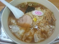 「ワンタン麺（少なめ） ￥900」@大勝軒 武蔵高萩店の写真