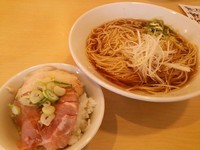 「朝らー定食（かけそば＋チャーシュー丼）702円」@らーめん芝浜の写真