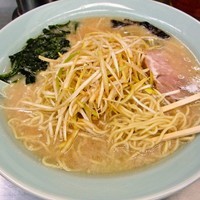 「ネギラーメン中盛（カタメ）730円+100円=830円」@ラーメンショップ ニューシャトル東宮原駅前店の写真