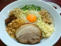 「まぜそば（小） 750円ﾆﾝﾆｸ･ｱﾌﾞﾗ･ﾃﾞｽｻﾞｰｻｲ」@ギガムジャキの写真