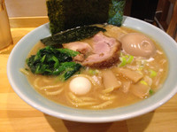 「醤油豚骨味玉ラーメン 脂少なめ」@正栄家の写真