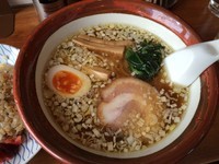 「醤油らーめん＋半やきめし（￥900セット価格）」@シバライズの写真