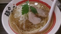 「塩そば（800円）」@麺や でこの写真