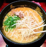 「辛味噌とんこつ（替玉２玉まで無料）600円」@とんこつラーメン博多風龍 神田北口店の写真