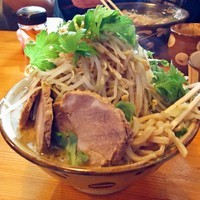 「フーチーバーＧ麺大盛他　910円」@麺道 くろとんの写真