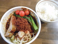「ピリ辛汁なしトマト担々麺＋ごはん（小）＋肉増し」@麺処 井の庄の写真