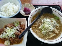 「カレーそば￥450＋ごはん￥100＋パンチ￥380＝￥930」@山田うどん 指扇店の写真
