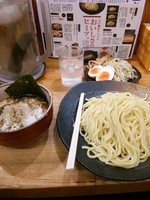「つけ麺中盛(760円)、3種トッピング180円」@つけ麺屋 やすべえ 新宿店の写真