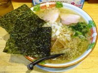 「燕三条らーめん　並（750円）＋餃子3コ（300円）」@パワー軒の写真