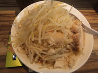 「ラーメン720円(ヤサイニンニクアブラ)」@ジャンクガレッジ プレナ幕張店の写真