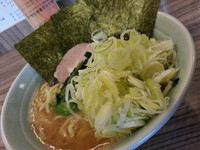 「ラーメン並６５０円＋ネギ１００円」@横浜ラーメン 武蔵家 武蔵境店の写真