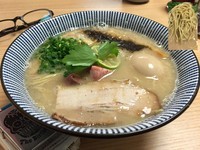 「らーめん＋味玉」@自家製麺 MENSHO TOKYOの写真