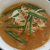 「肉味噌をとかして食べるラーメン　６３７円＋餃子半額１５７円」@どさん子 水戸50号インター店の写真