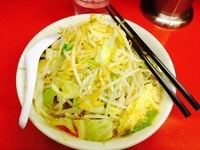 「小ラーメン　麺硬　野菜　ニンニク　ラー油　７００円」@ラーメン二郎 桜台駅前店の写真