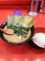 「ラーメン(660円)、玉ねぎ(90円)」@家系総本山 ラーメン吉村家の写真
