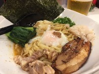 「海老まぜ麺 850円 ＋ ビール 500円」@海老・特濃煮干そば まるはの写真