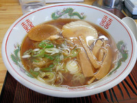 「醤油ラーメン ４５０円」@やすた食堂の写真