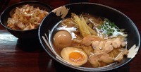 「ひしおの生姜(限定)＋味玉＋半鶏叉焼丼」@こくまろ鶏らーめん 久久の写真