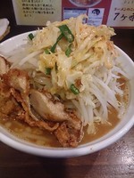 「鷹の爪ラーメン、プチ唐、中盛り、野菜増し」@旨辛ラーメン 表裏の写真