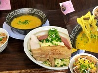 「ナイトゲリラー つけ・ハロウィン870円＋チャーシュー丼」@丸直の写真