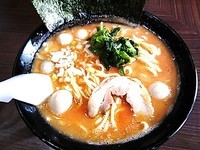 「旨辛らーめん麺硬め」@横浜家系らーめん 魂心家 藤沢店の写真