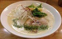 「鶏塩らーめん(ブラックペッパー麺)780円」@麺処 あずきの写真