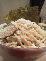 「特製まぜそば（ヤサイニンニクアブラチーズ）\800＋のり三枚」@らーめん まひるの写真