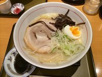 「まろやか塩豚骨ラーメン+餃子／￥700+200」@らーめん食堂 かかし 所沢店の写真