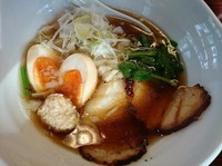 「鶏そば￥700＋味玉（無料トッピングサービス）＝￥700」@らあ麺 みかみの写真