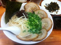 「豚骨チャーシュー麺910円+高菜100円」@コハクノトキの写真