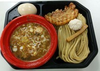 「[中華蕎麦とみ田]王道の濃厚豚骨魚介+感謝盛り　1080円」@大つけ麺博 ご当地つけ麺GPの写真