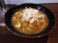 「【豚骨ベース】旨辛麻婆豆腐麺（大盛り）780円＋200円」@拉麺 ぼうずの写真