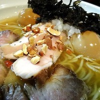 「鴨そば　730円+うぃんたま」@濃麺 海月の写真