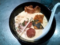 「【限定】ソラのハロウィン黄彩麺 ￥900」@ソラノイロ ARTISAN NOODLESの写真