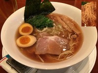 「夜鳴き醤油＋味玉」@R&Bの写真