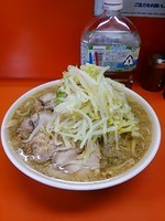 「小豚ヤサイ（８００円）」@ラーメン二郎 神田神保町店の写真
