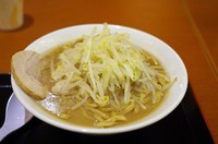 「ラーメン(ニンニク)720円」@ジャンクガレッジ イオンレイクタウンmori店の写真