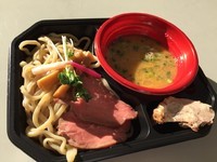 「E.Y竹末本店 『鮎とホタテの鶏つけそば』＋ローストビーフ」@大つけ麺博 ご当地つけ麺GPの写真