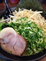 「ラーメン大盛 野菜3点盛」@豚骨醤油らーめん 誠屋 池尻店の写真