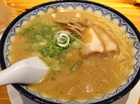 「ラーメン（並）550円」@元祖赤のれん 節ちゃんラーメン 天神本店の写真