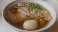「あっさり魚出し汁（醤油）＋特製トッピング」@はりけんラーメンの写真