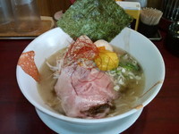 「10月限定麺 牛骨らーめん島人参添え」@琉家の写真