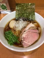 「香彩鶏だし味玉醤油ラーメン チャーシューおまけ？」@麺屋 翔 西新宿本店の写真