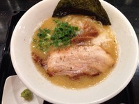 「煮出シ鶏骨塩」@麺屋 鉄風 ミヤマチの写真