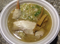 「渡り蟹の白湯そば（とみ田、一燈コラボ）850円、カニ爪団子120」@東京ラーメンショー2014の写真