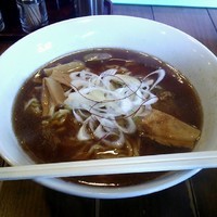 「醤油ラーメン」@ハッスルラーメンホンマ 浅草店の写真