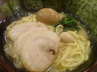 「MAXラーメン(930円)」@横浜家系ラーメン 壱角家 新宿中央東口店の写真