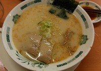 「とんこつラーメン＋半チャーハン＋餃子セット　850円」@日高屋 小田急マルシェ登戸店の写真