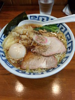 「ワンタン麺850円+味玉100円」@手打ち中華そば 竹の助の写真