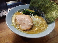 「ラーメン固め700円」@鶴一家の写真